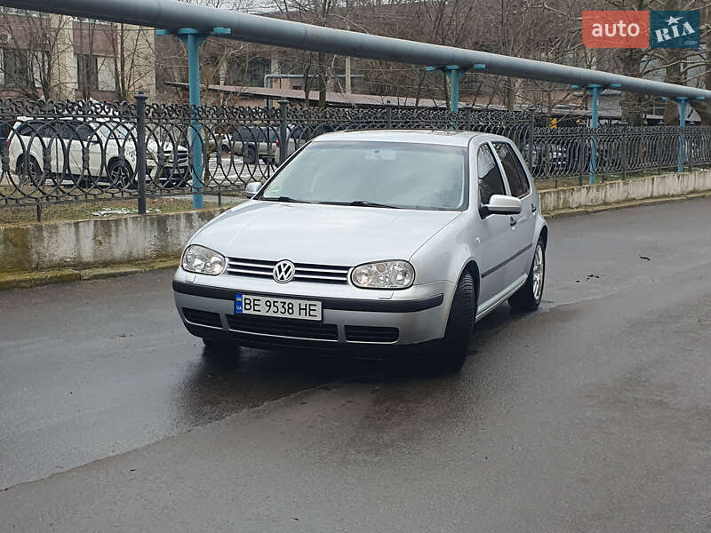 Хетчбек Volkswagen Golf 2001 в Миколаєві