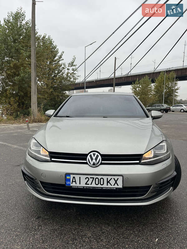 Хетчбек Volkswagen Golf 2014 в Києві