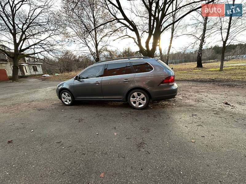 Універсал Volkswagen Golf 2011 в Чернігові