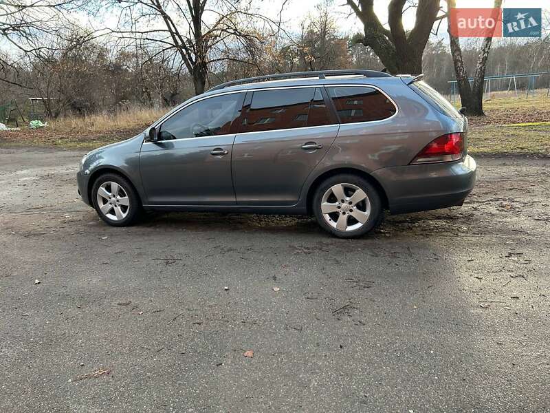 Універсал Volkswagen Golf 2011 в Чернігові