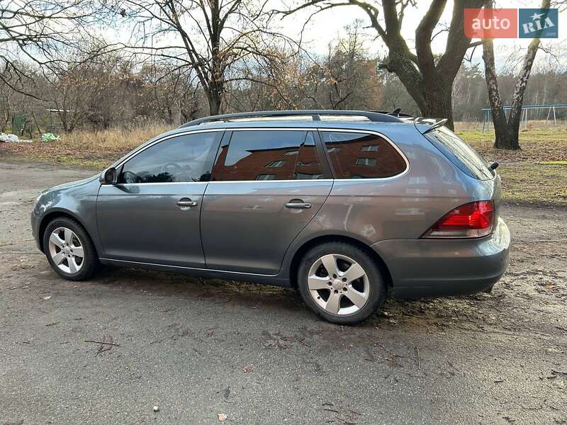 Універсал Volkswagen Golf 2011 в Чернігові