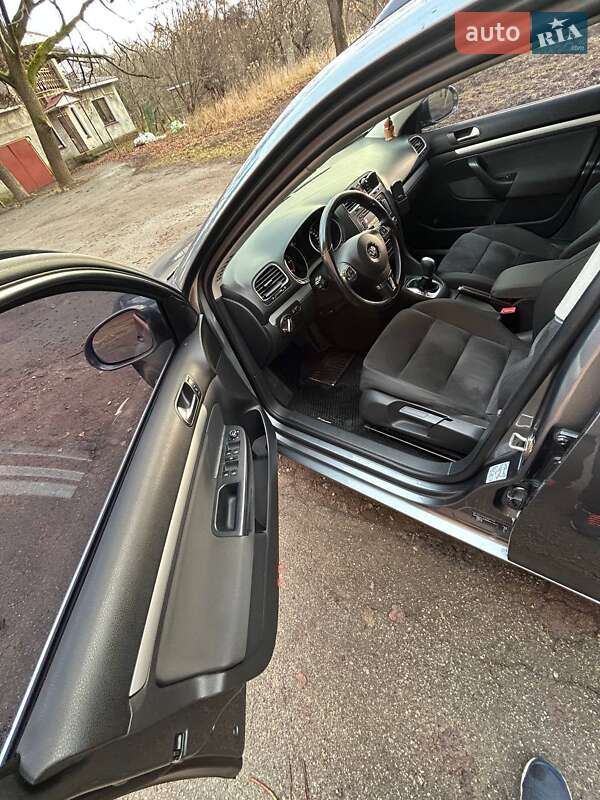 Універсал Volkswagen Golf 2011 в Чернігові