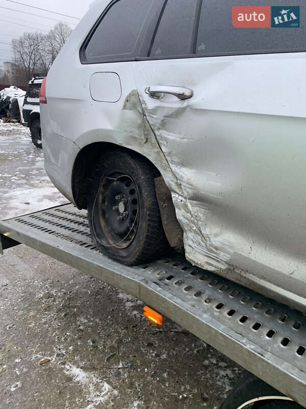 Універсал Volkswagen Golf 2015 в Івано-Франківську