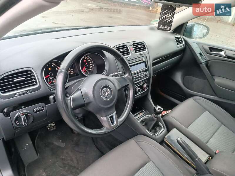 Хетчбек Volkswagen Golf 2010 в Харкові