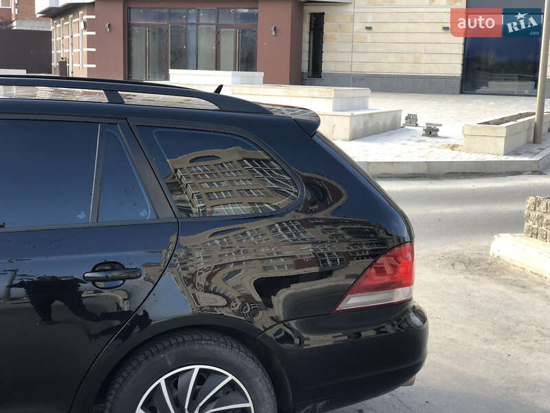 Универсал Volkswagen Golf 2010 в Умани