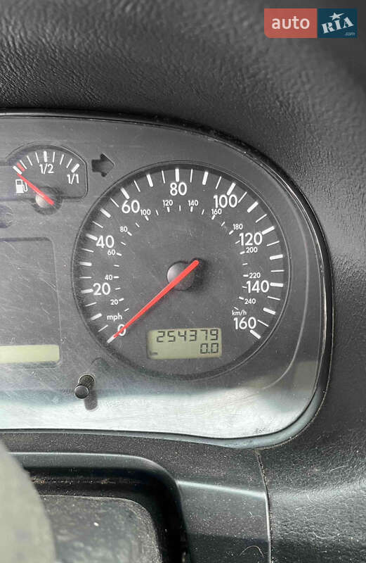 Хетчбек Volkswagen Golf 2003 в Немішаєве