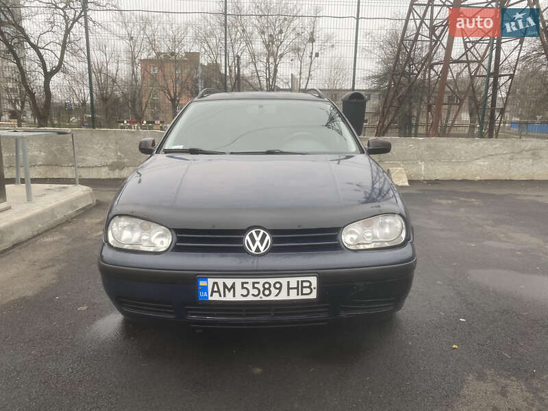 Універсал Volkswagen Golf 2000 в Києві