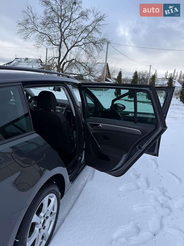 Універсал Volkswagen Golf 2013 в Гребінках