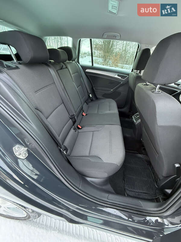 Універсал Volkswagen Golf 2013 в Гребінках