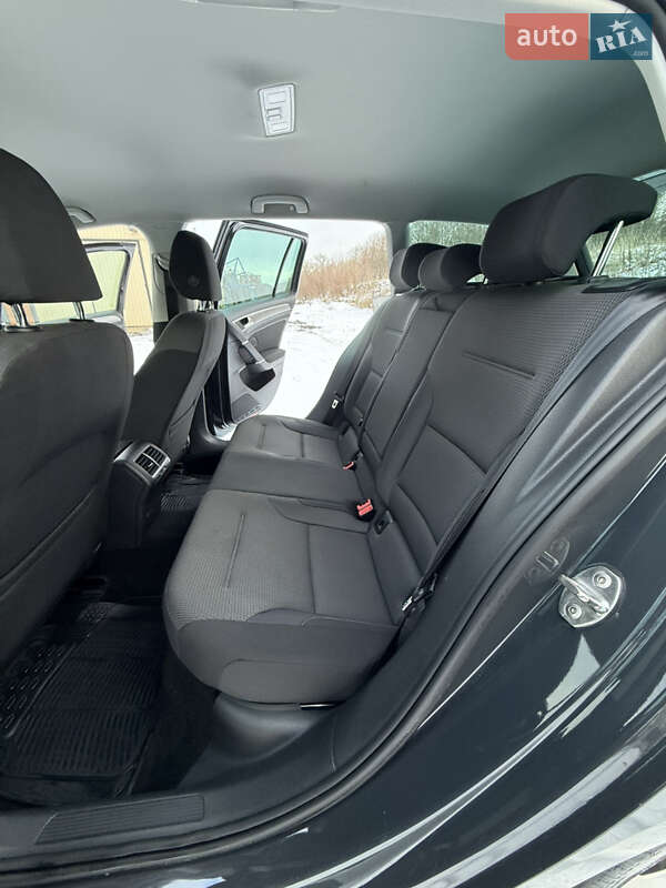 Універсал Volkswagen Golf 2013 в Гребінках