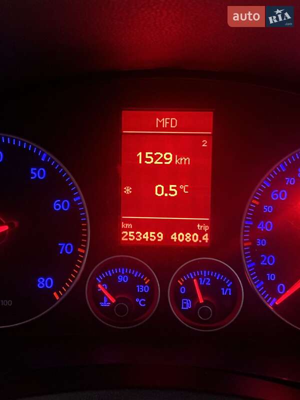 Хэтчбек Volkswagen Golf 2005 в Хмельницком