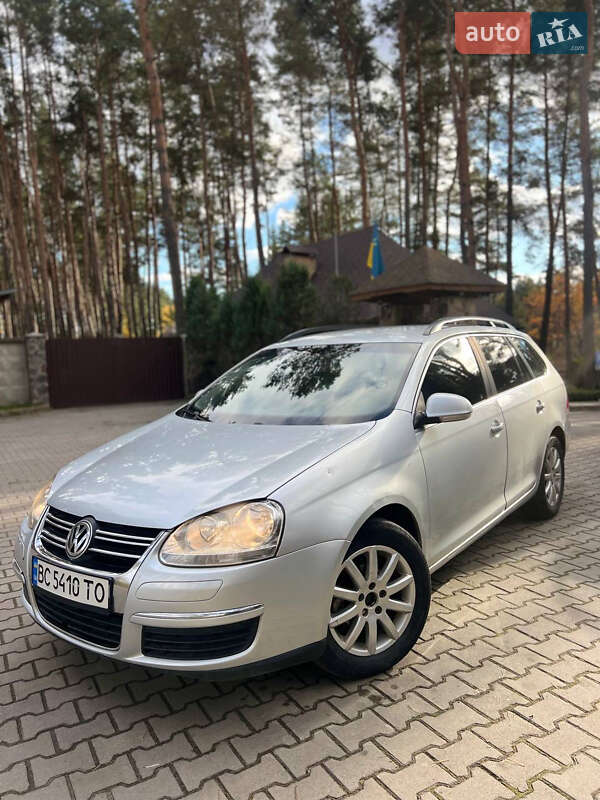 Універсал Volkswagen Golf 2008 в Новояворівську