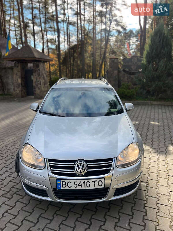 Універсал Volkswagen Golf 2008 в Новояворівську