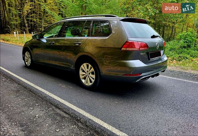 Универсал Volkswagen Golf 2017 в Мурованых Куриловцах