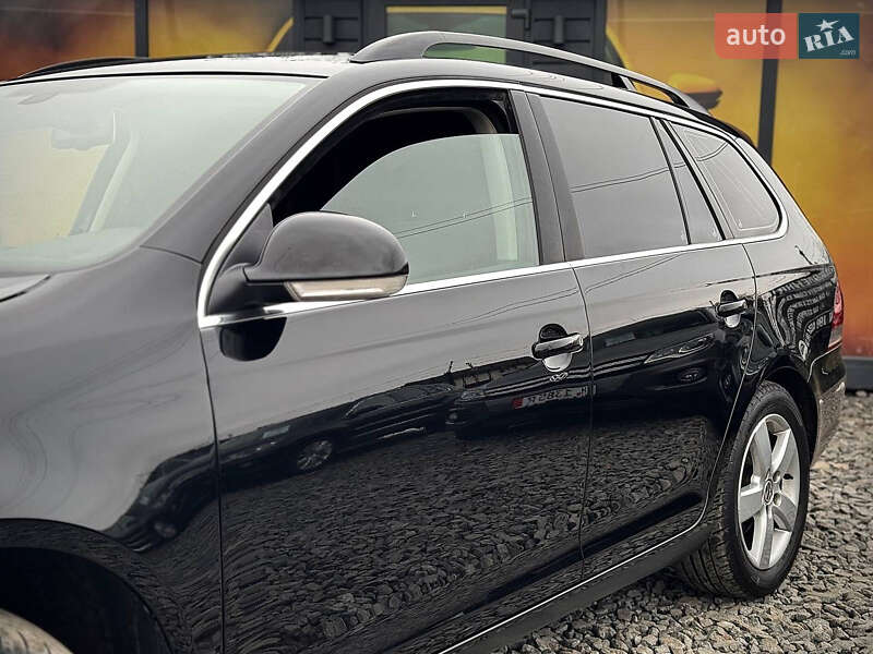 Універсал Volkswagen Golf 2012 в Стрию