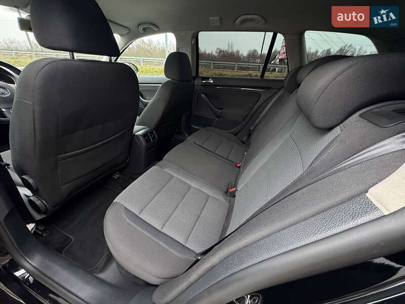 Універсал Volkswagen Golf 2012 в Стрию