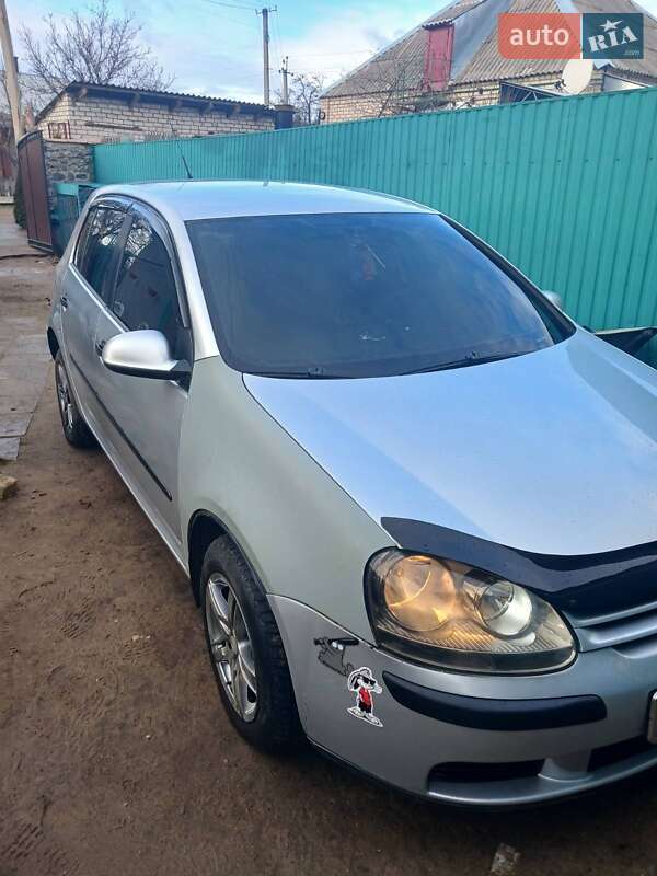 Хетчбек Volkswagen Golf 2005 в Вознесенську