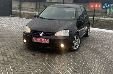 Хэтчбек Volkswagen Golf 2006 в Сарнах