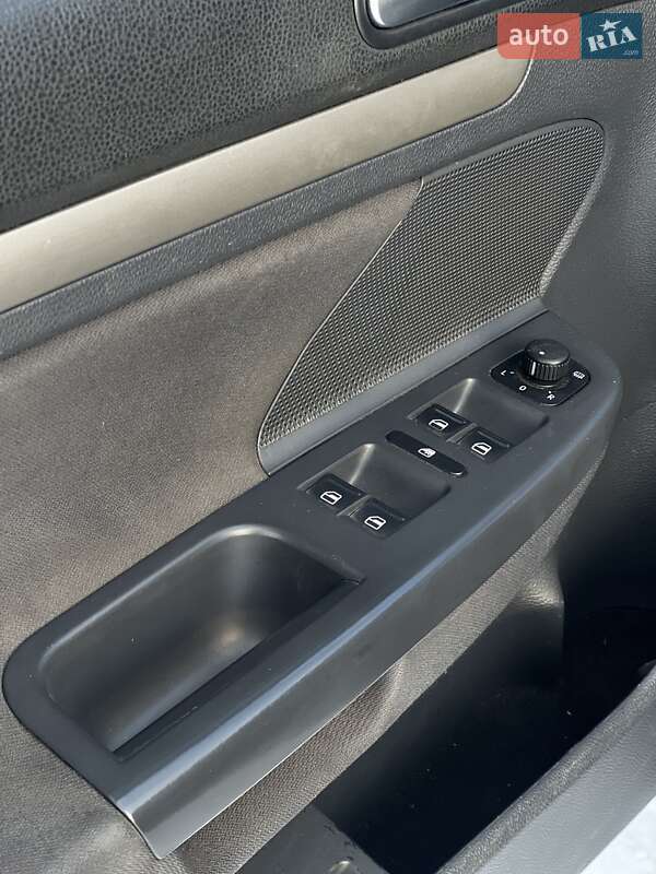 Хэтчбек Volkswagen Golf 2007 в Днепре