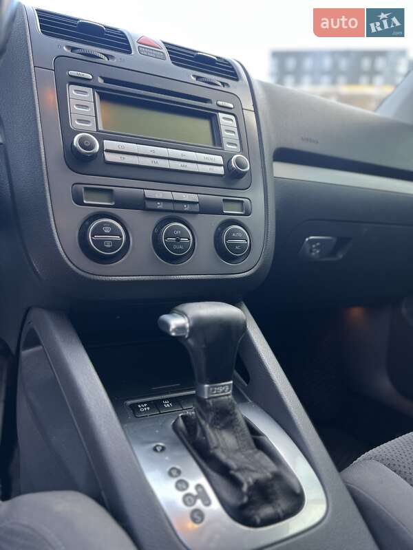 Хэтчбек Volkswagen Golf 2007 в Днепре