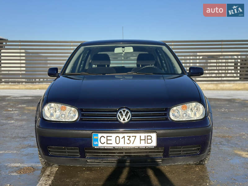 Хетчбек Volkswagen Golf 2002 в Чернівцях