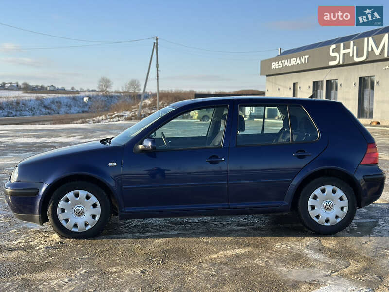 Хетчбек Volkswagen Golf 2002 в Чернівцях