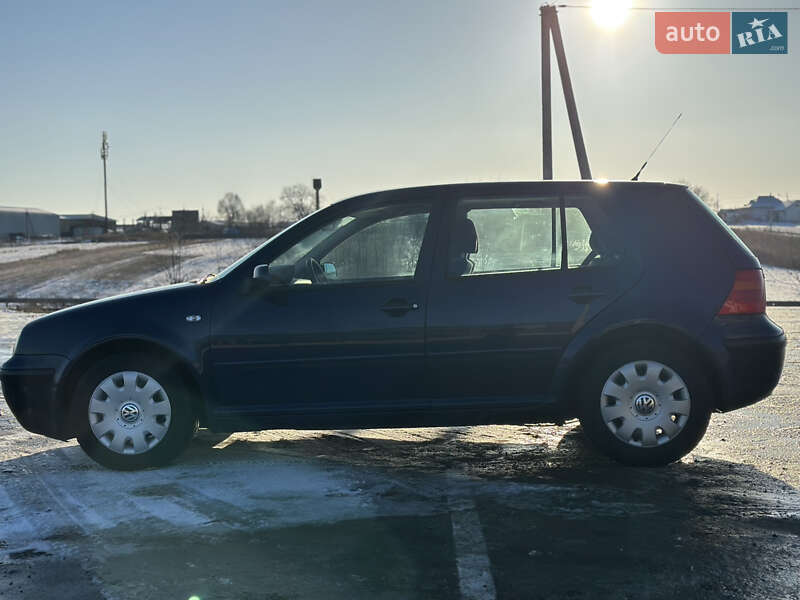 Хетчбек Volkswagen Golf 2002 в Чернівцях