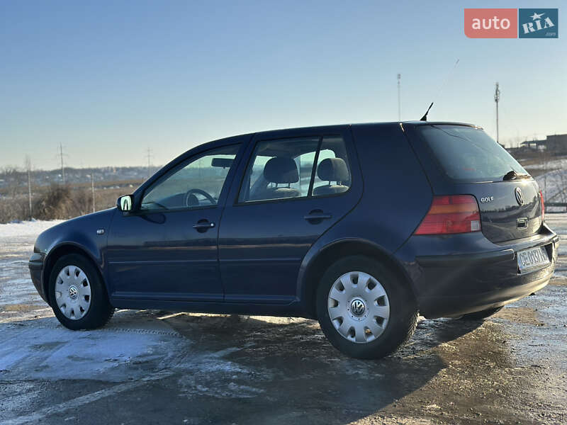 Хетчбек Volkswagen Golf 2002 в Чернівцях