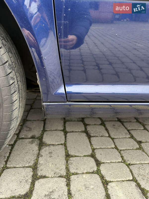 Хетчбек Volkswagen Golf 2002 в Чернівцях