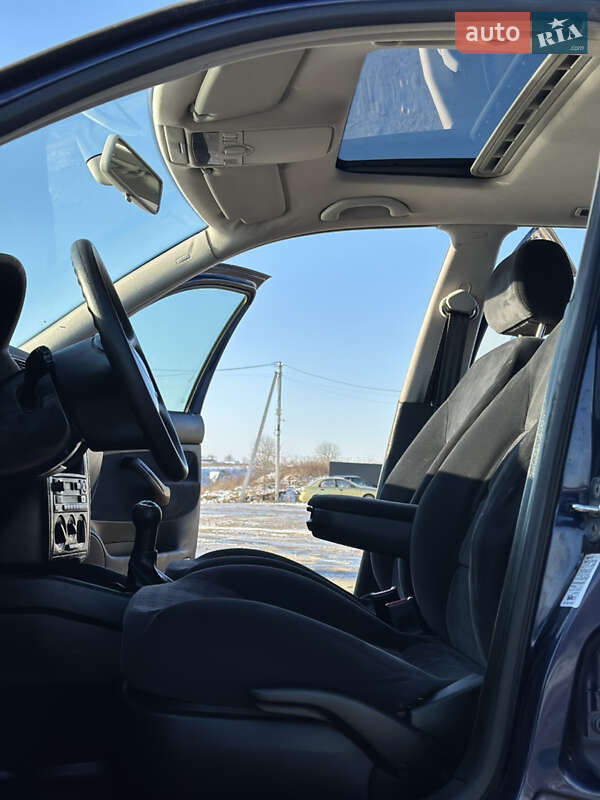 Хетчбек Volkswagen Golf 2002 в Чернівцях