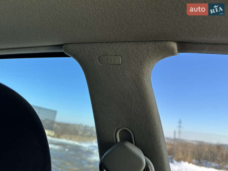 Хетчбек Volkswagen Golf 2002 в Чернівцях