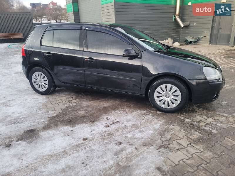 Хетчбек Volkswagen Golf 2005 в Коломиї