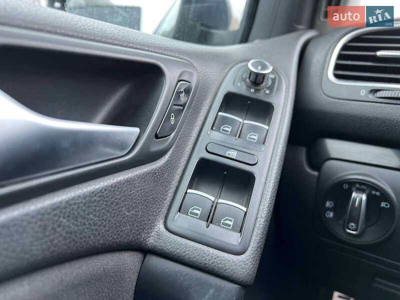 Хетчбек Volkswagen Golf 2012 в Козелеці