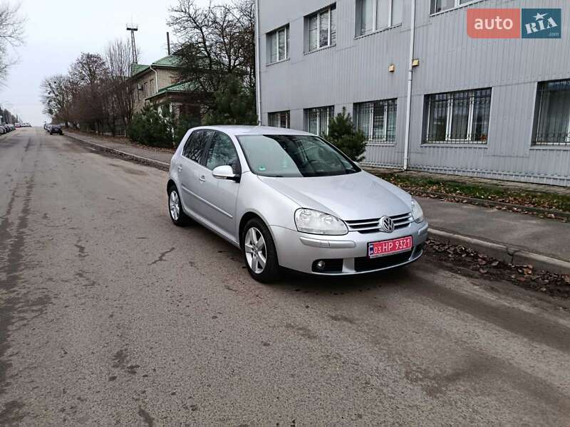 Хетчбек Volkswagen Golf 2008 в Луцьку