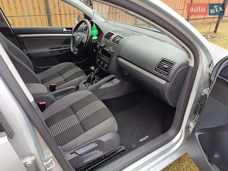 Хетчбек Volkswagen Golf 2008 в Луцьку