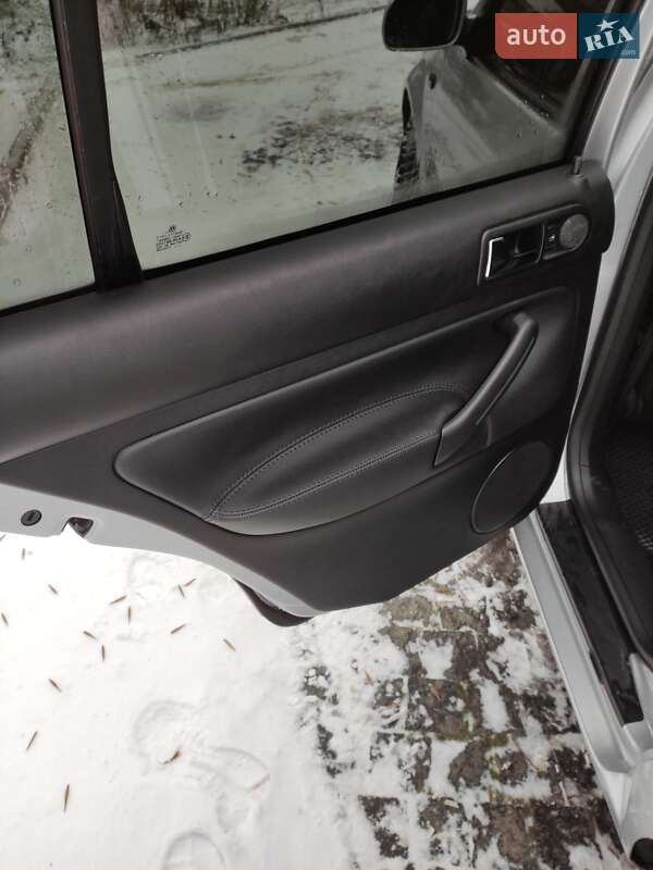 Хетчбек Volkswagen Golf 2003 в Хмельницькому