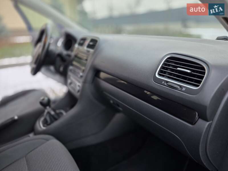 Универсал Volkswagen Golf 2010 в Луцке