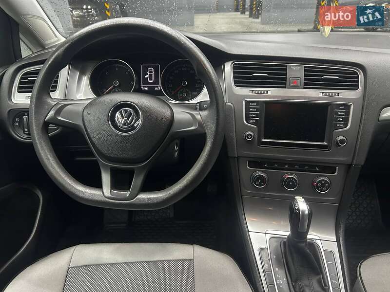 Универсал Volkswagen Golf 2016 в Черновцах
