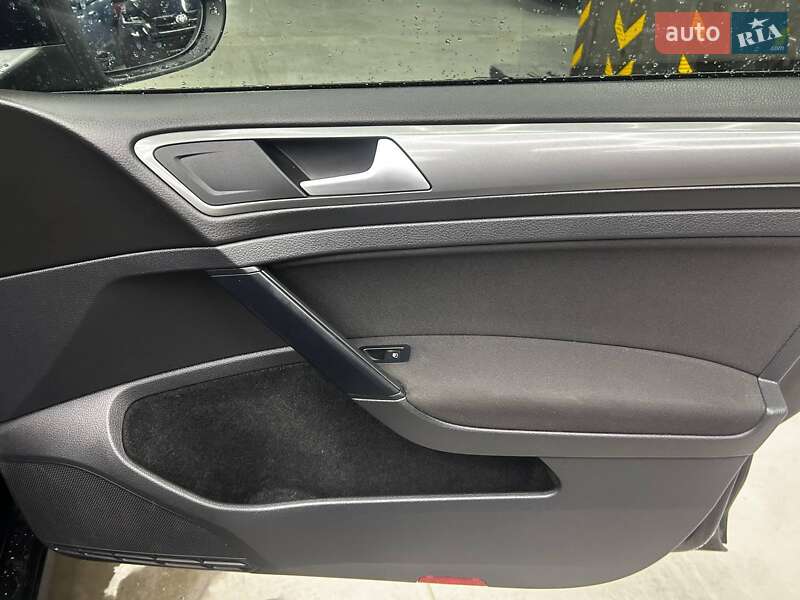 Универсал Volkswagen Golf 2016 в Черновцах