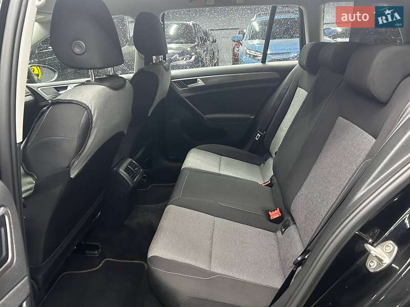 Универсал Volkswagen Golf 2016 в Черновцах