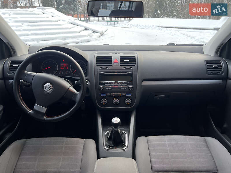 Хэтчбек Volkswagen Golf 2006 в Нежине