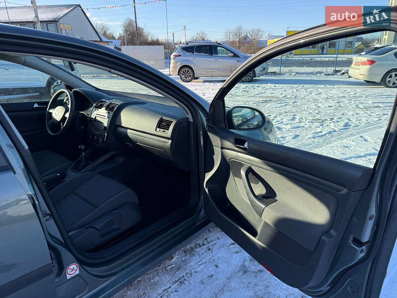 Хетчбек Volkswagen Golf 2005 в Коломиї