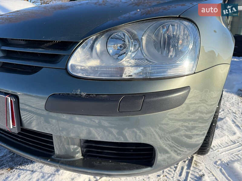 Хетчбек Volkswagen Golf 2005 в Коломиї