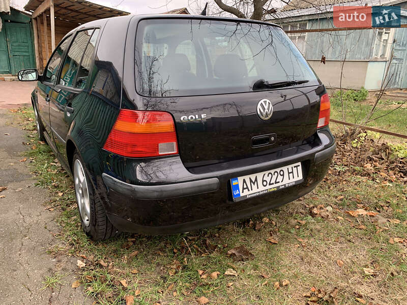 Хэтчбек Volkswagen Golf 2001 в Житомире