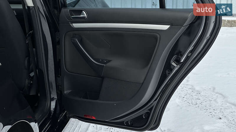 Універсал Volkswagen Golf 2009 в Самборі