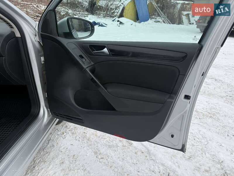 Хетчбек Volkswagen Golf 2010 в Вінниці