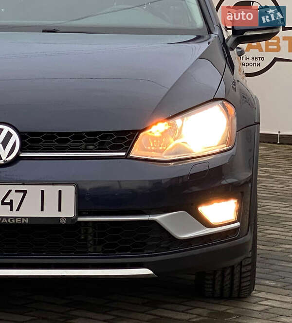 Універсал Volkswagen Golf 2017 в Рівному