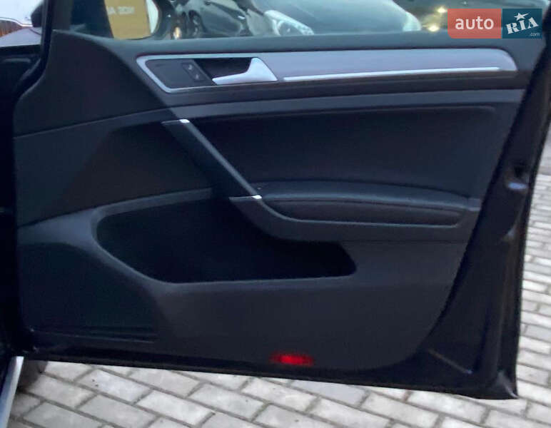 Універсал Volkswagen Golf 2017 в Рівному