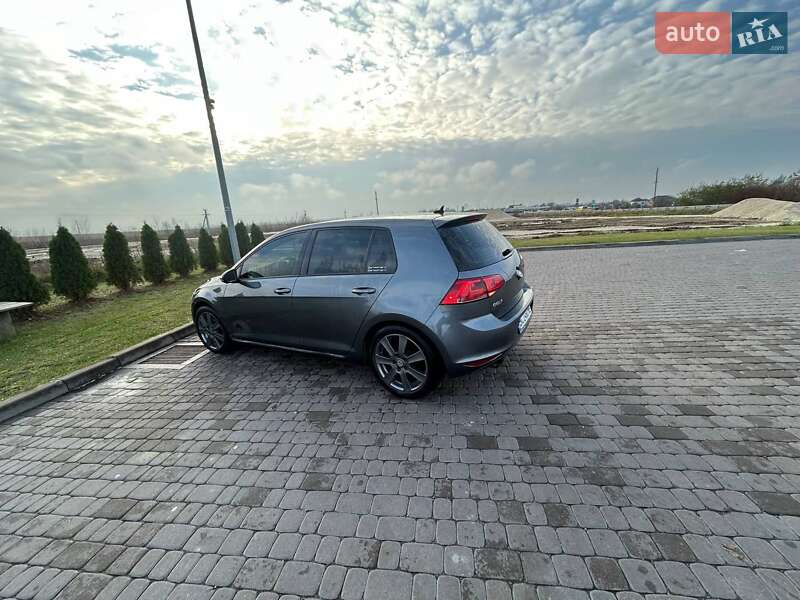 Хетчбек Volkswagen Golf 2016 в Городку