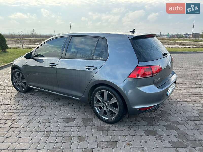Хетчбек Volkswagen Golf 2016 в Городку